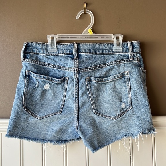 OLD NAVY High Rise Distressed Light Wash Secret Slim Pockets Jean Shorts Size 4 - Picture 5 of 8